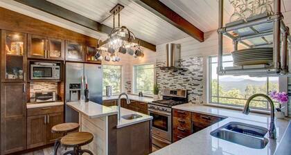 Carson's Run on Cedar Mountain--Cozy retreat with spectacular mountain views.
