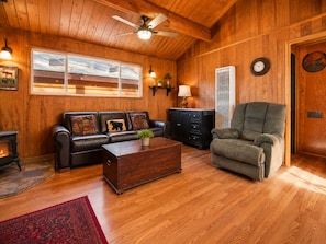 Smart TV, fireplace, Netflix, Hulu - Sugar Pine - Portable A/C, Barbecue, Deck, Barbecue (Sugarloaf)