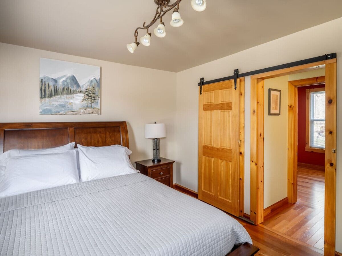 3 bedrooms, desk, iron/ironing board, WiFi