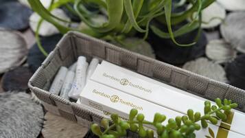 ヘアドライヤー、スリッパ、タオル