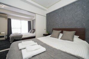 2 habitaciones, escritorio, tabla de planchar con plancha y wifi gratis 
