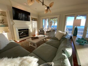 Smart TV, fireplace, books, stereo