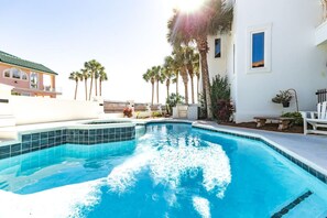 A heated pool - Watch Dolphins Swim By! <50 Steps to Beach! (Destin)