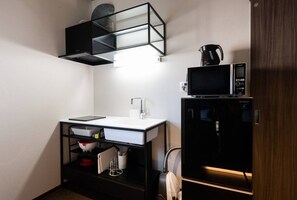 Fridge, microwave, stovetop, cookware/dishes/utensils