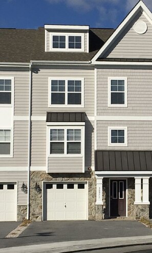 Exterior - Spacious 4 Bed, 4,5 bath. Pet friendly. Come enjoy Rehoboth! (Rehoboth Beach)