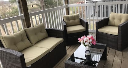 Spacious 4 Bed, 4,5 bath. Pet friendly. Come enjoy Rehoboth!