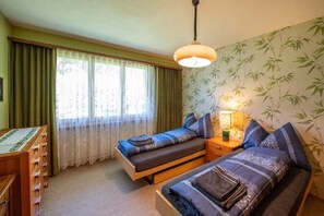 3 bedrooms, iron/ironing board, WiFi, bed sheets