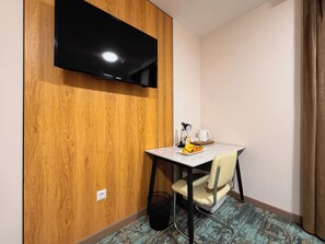 Basic Double or Twin Room | Living area