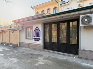 Front of property - Musafir Hotel (Tashkent)