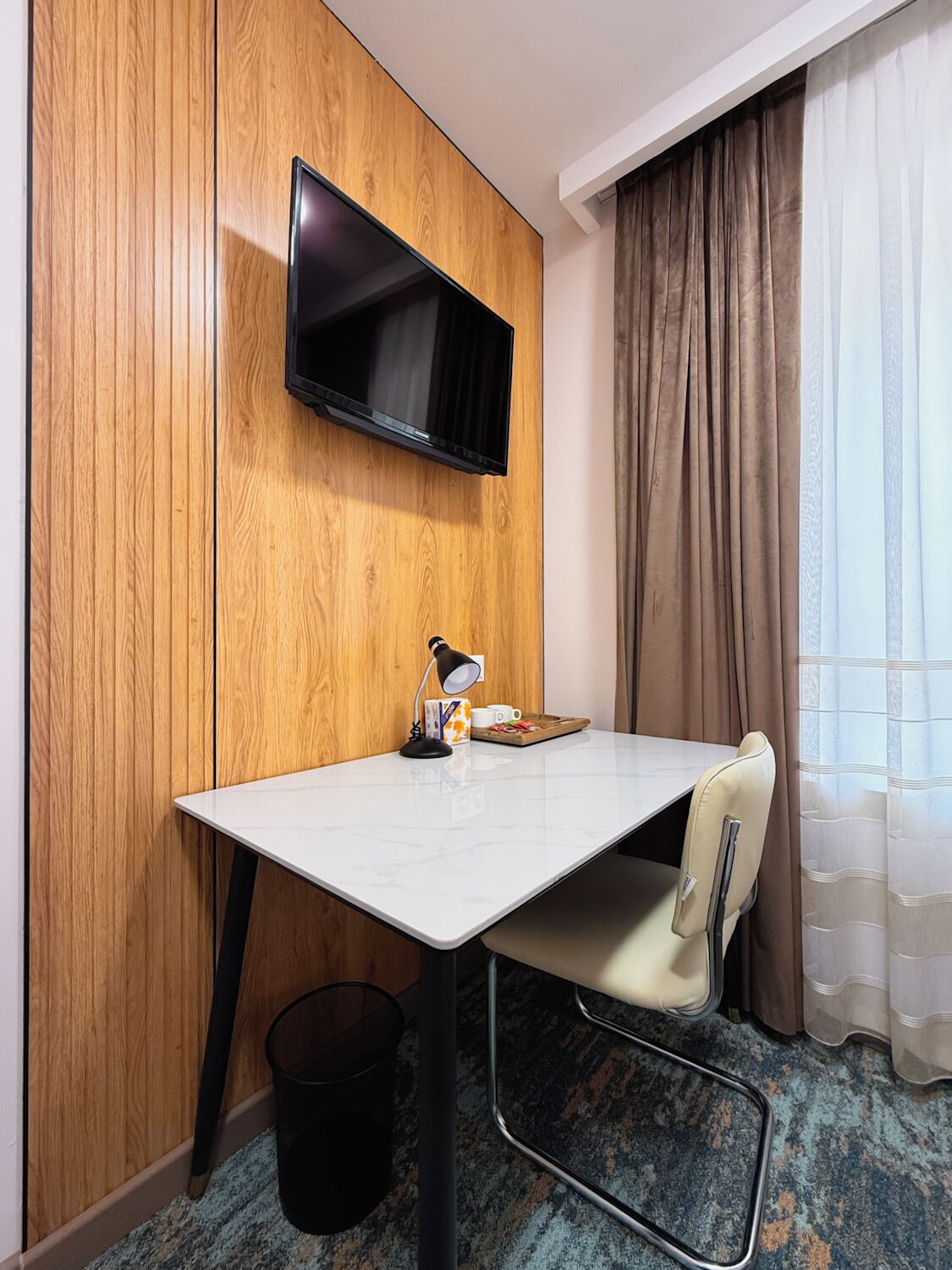 Phòng đơn cơ bản | Nệm Select Comfort, két bảo mật tại phòng, bàn, màn/rèm cản sáng 