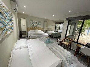 Habitación cuádruple familiar, 1 habitación, con acceso para personas discapacitadas | Sábanas de algodón egipcio, ropa de cama de alta calidad y edredón 