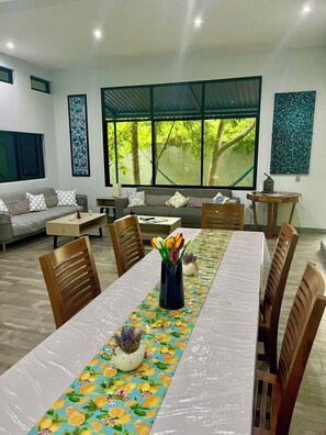 120-cm Smart TV with digital channels, TV, Netflix