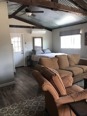 WiFi, bed sheets - Wine Country Cottage<br>Large comfortable studio (Templeton)