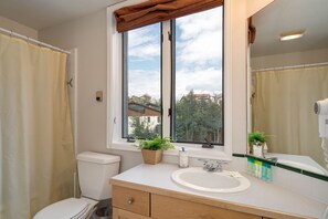 Hair dryer, towels - Bright and Peaceful 2BR Mt Condo | Walk to Ski Area! (Steamboat Springs)
