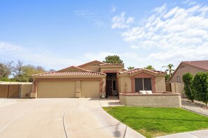 Exterior - Glendale Game Day Getaway! (Glendale)
