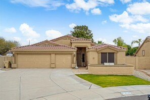 Exterior - Glendale Game Day Getaway! (Glendale)