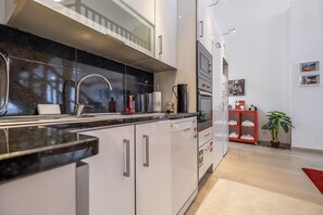 Réfrigérateur, micro-ondes, four, lave-vaisselle