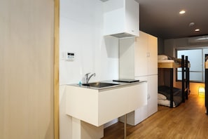 Fridge, microwave, stovetop, cookware/dishes/utensils - Accommodation for up to 6 people A JapaneseWest / Nagasaki Nagasaki (Nagasaki)