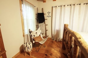 3 bedrooms, desk, iron/ironing board, travel cot