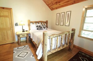 3 bedrooms, desk, iron/ironing board, travel crib