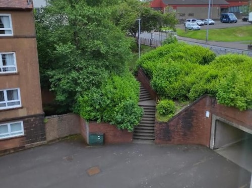 Central 1-bed Apt, Sleeps 4, 5 Mins to Station