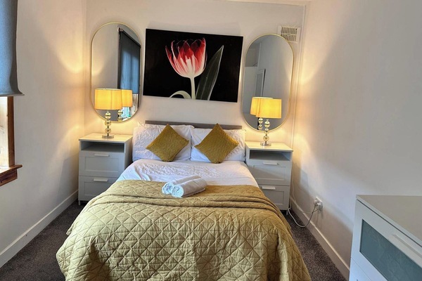 1 bedroom, iron/ironing board, WiFi (free), bed sheets