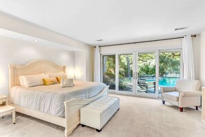 4 habitaciones, tabla de planchar con plancha y cuna de viaje 