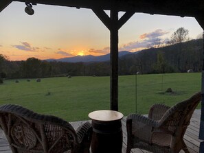 Terrace/patio - Hand hewn log cabin with beautiful views of the Blue Ridge Mountains  (Roseland)