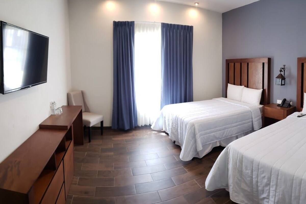 Double Room | Meja, ruang kerja komputer riba, langsir/tirai gelap terus, kalis bunyi 