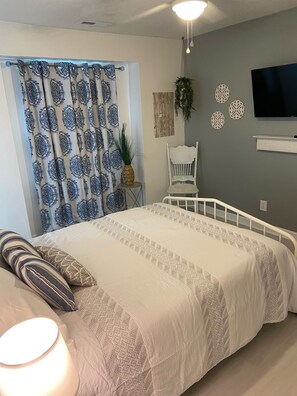 1 bedroom, iron/ironing board, free WiFi, bed sheets - Shadowlawn Villas II, Suite III (Virginia Beach)
