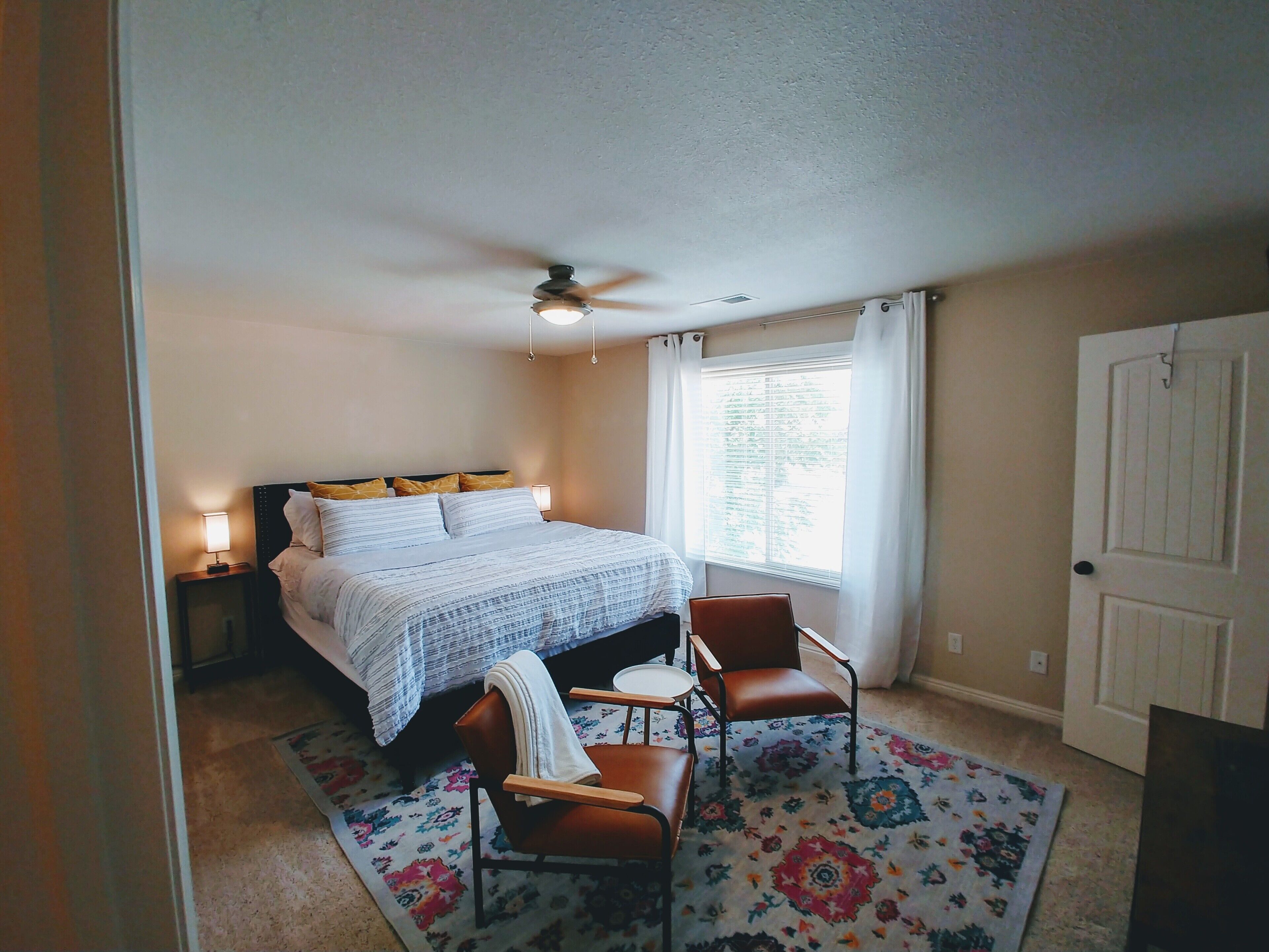 3 slaapkamers, een strijkplank/strijkijzer, reisbedje, gratis wifi