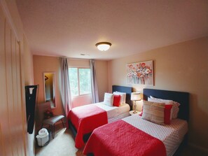 3 chambres, fer et planche à repasser, lit de bébé portatif