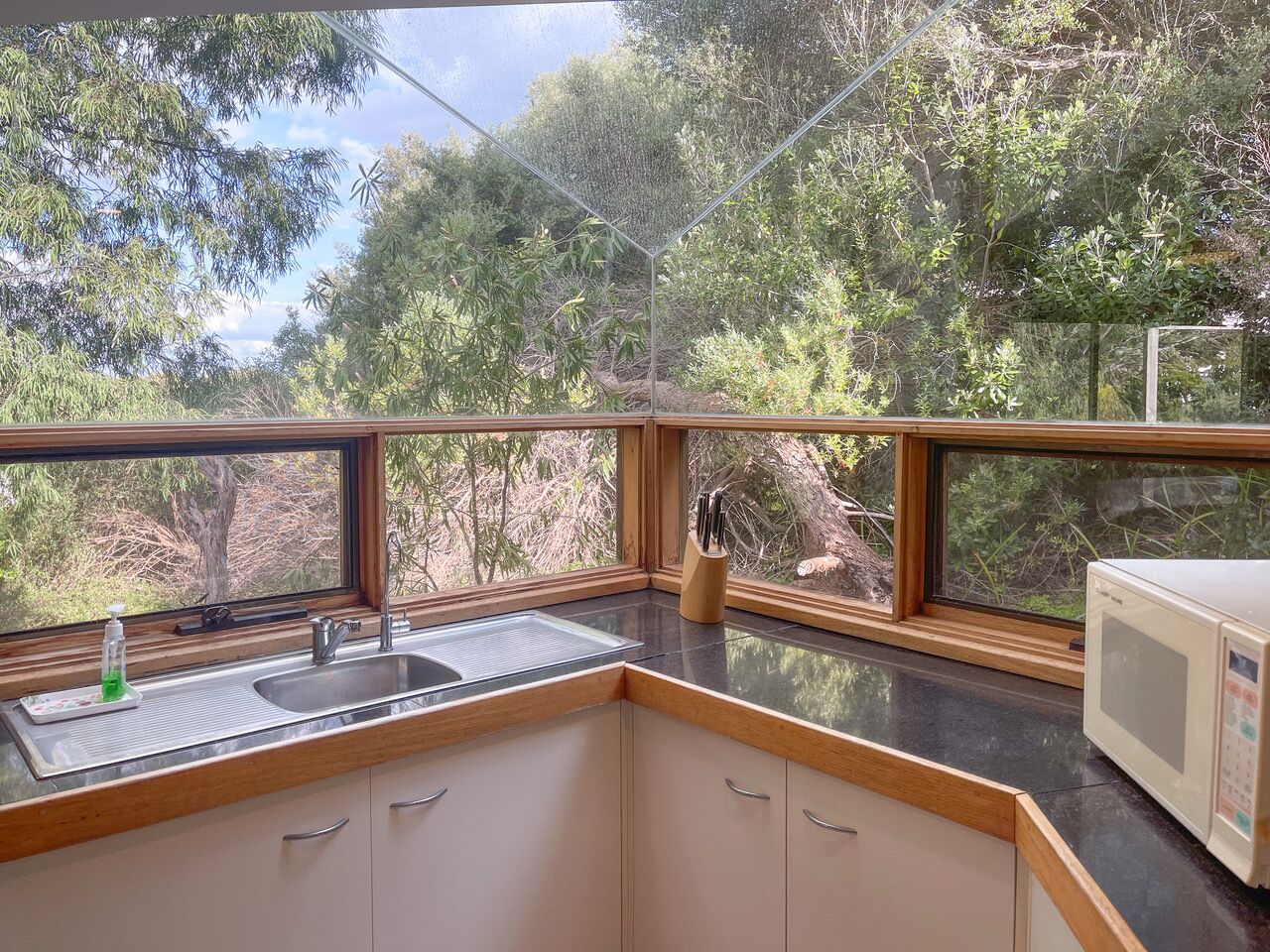 冰箱、微波炉、洗碗机、烤面包机