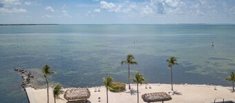 Idyllic Tropical Paradise Overlooking the Fabulous Florida Bay.