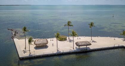 Idyllic Tropical Paradise Overlooking the Fabulous Florida Bay.