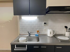 デラックス ルーム 定員６名 禁煙 | 専用キッチン | 冷蔵庫、電子レンジ、コンロ、電気ポット