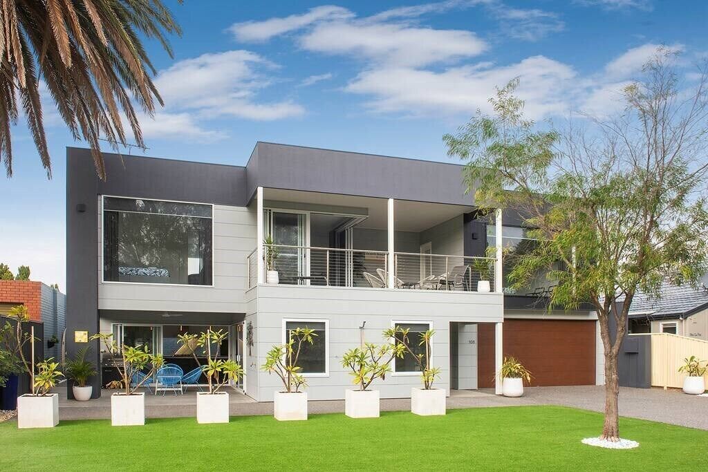 Fantasea- Newly built modern home