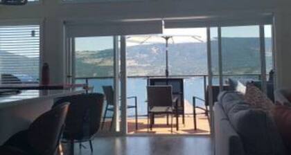 Lake View, New High ceiling, Luxurious Cottage