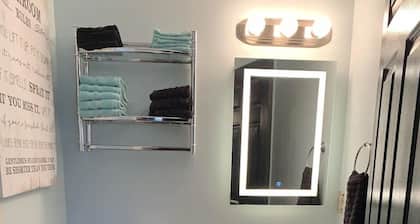 Newly Remodeled 1-BR Close to Everything yet Very Private