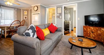 Newly Remodeled 1-BR Close to Everything yet Very Private