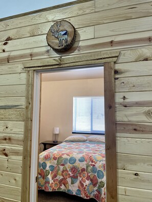 10 bedrooms, free WiFi, bed sheets, wheelchair access