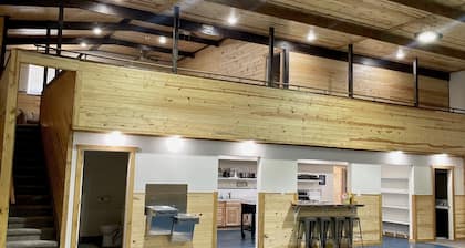 Huge Lodge in Lava Hot Springs, Idaho 10 bedrooms sleeps 40+