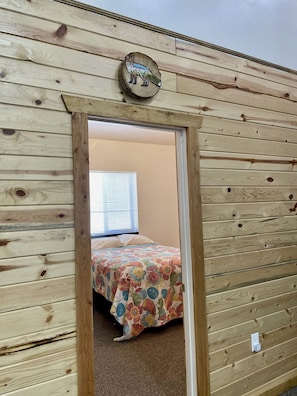 10 bedrooms, free WiFi, bed sheets, wheelchair access - Huge Lodge in Lava Hot Springs, Idaho 10 bedrooms sleeps 40+ (Lava Hot Springs)