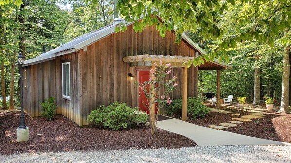 Front entrance view of the Chef's Cottage.