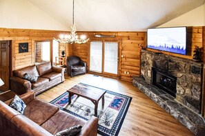 Smart TV, chimenea y videojuegos 