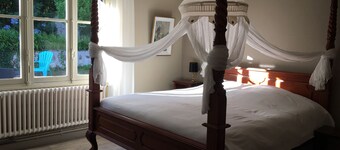 B&B Large Parent Suite in pink granite villa