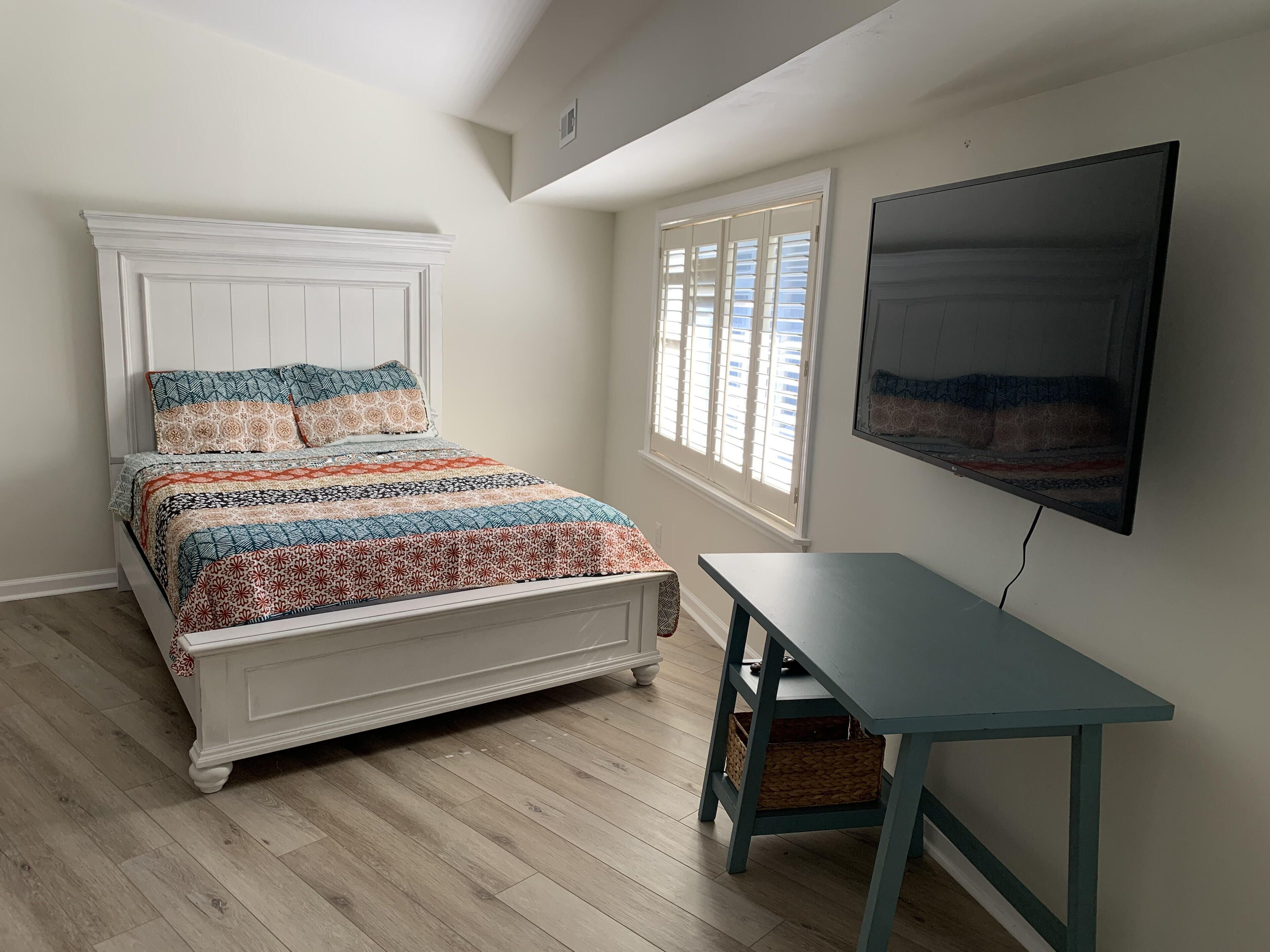 Second Floor Queen Room. Sleeps four (4)!