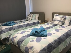 3 bedrooms, desk, iron/ironing board, free WiFi