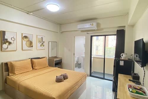 Habitación estándar, 1 cama Queen size, para no fumadores | Escritorio, cortinas blackout y wifi gratis