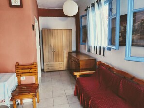 Interior - Budget holidays, 1km from San Andreas (Logga)